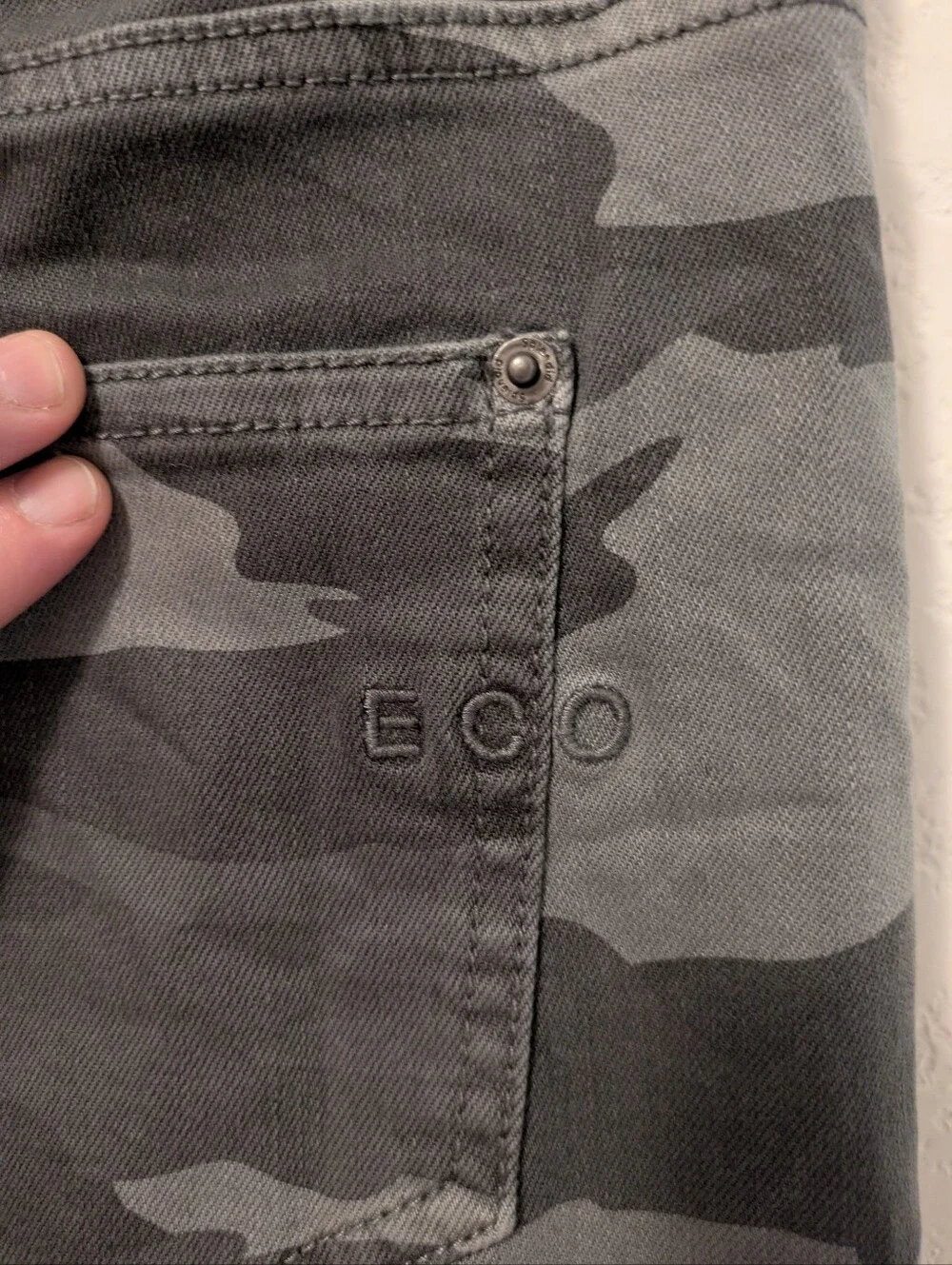 Splendid Eco Camo High Rise Straight Leg Jeans Size 29